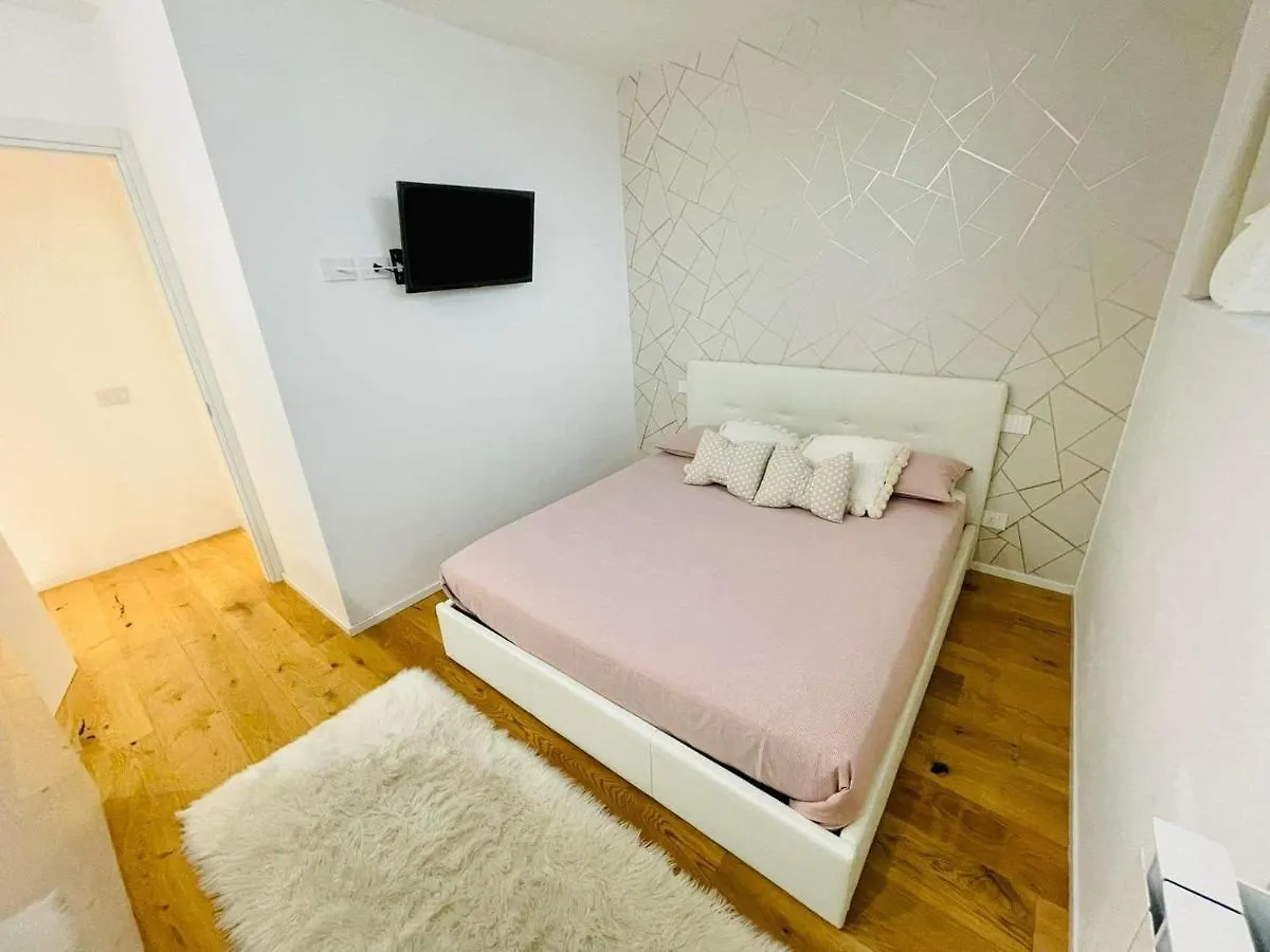 Led House Cadore - Bilocale Zona Milano Centro 0*,